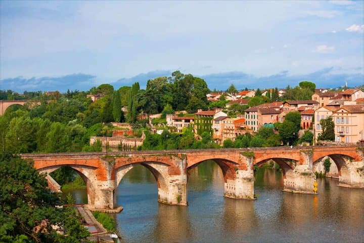 Hello Albi: 2-Hour Intro City Walk with Local Guide