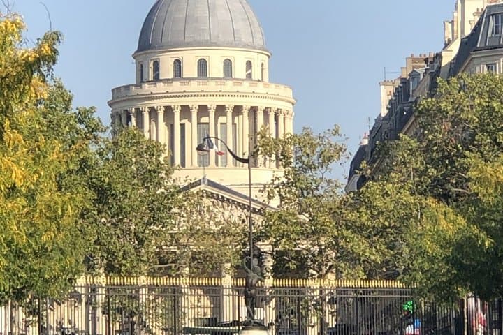 Paris: Walking Tour with Stop at Notre-Dame Cathedral
