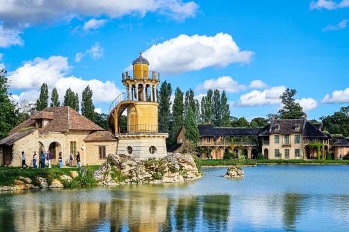 Versailles Private Tour with Golf Cart and Trianon Access