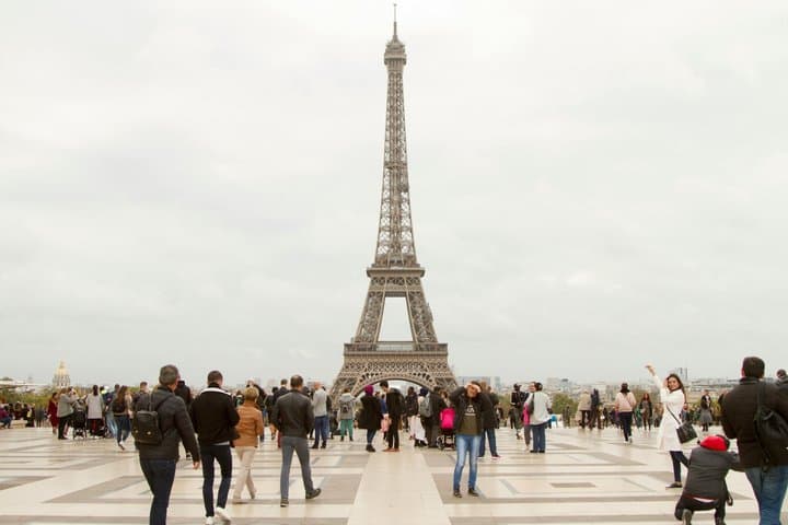 Paris Eiffel Tower District Tour and Seine River Cruise