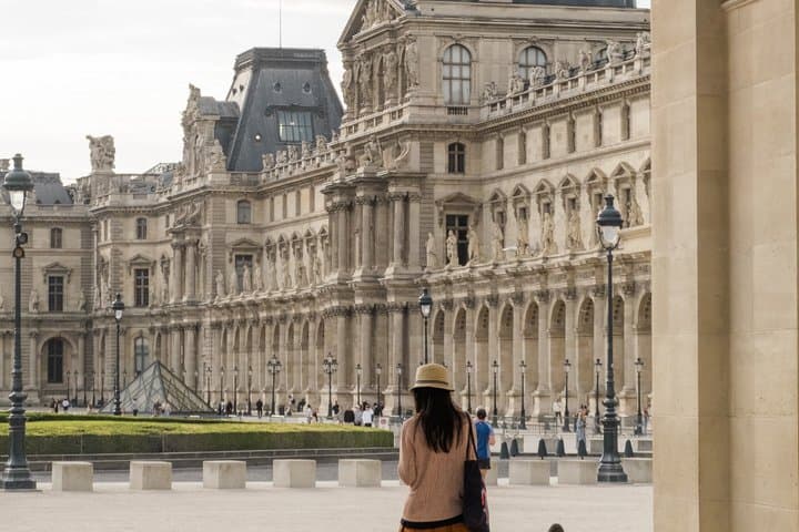 Paris: Royal Squares, Louvre Gardens & City Highlights Tour