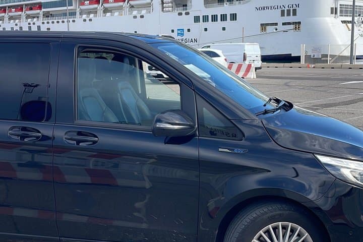 Private transfer van Marseille airport to cruise ship