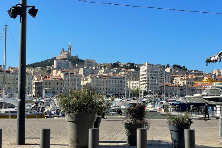 Private transfer van Marseille airport to cruise ship