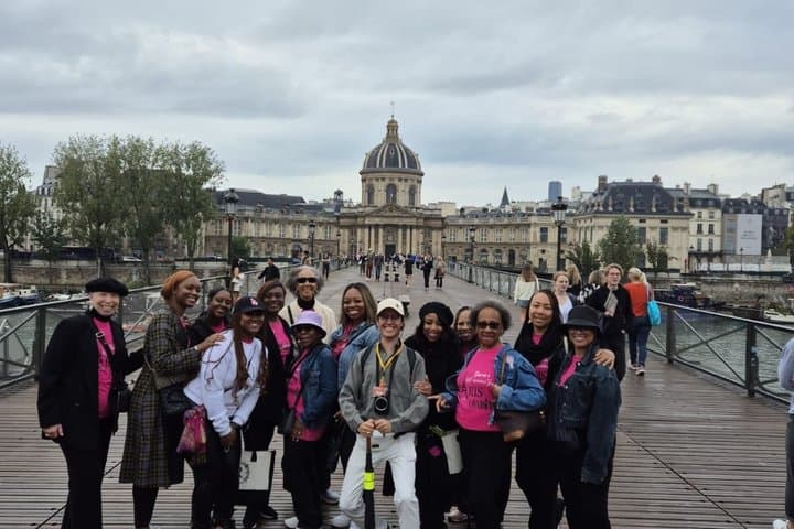 Private Tour with Tickets to the Louvre Museum & Crepes