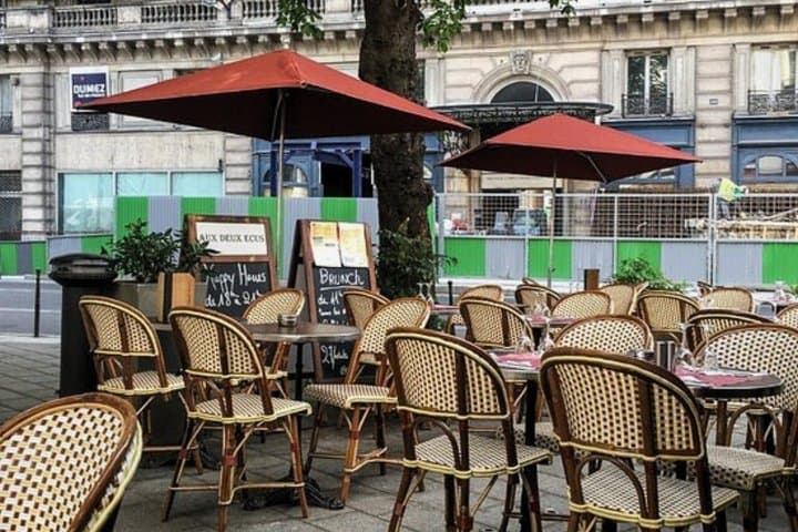 Seine River Cruise and Dinner at Traditional Parisian Restaurant