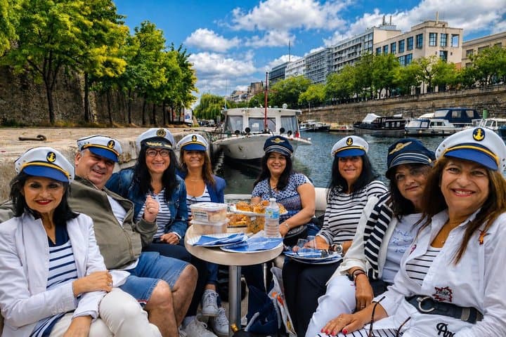 Private cruise with Paris water way