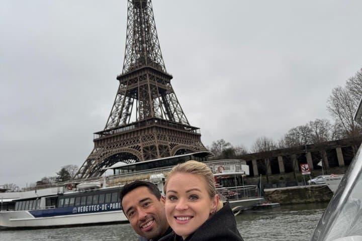 Eiffel Tower Access up to the Summit & Private Seine River Cruise