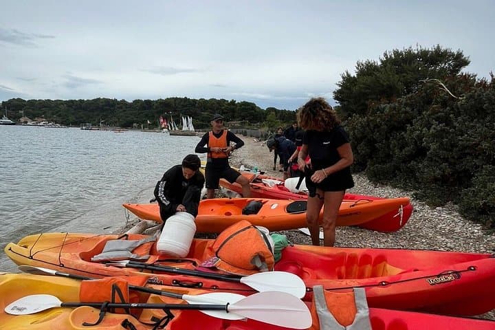 Discover Lerins Islands by Kayak with Athlete Guide