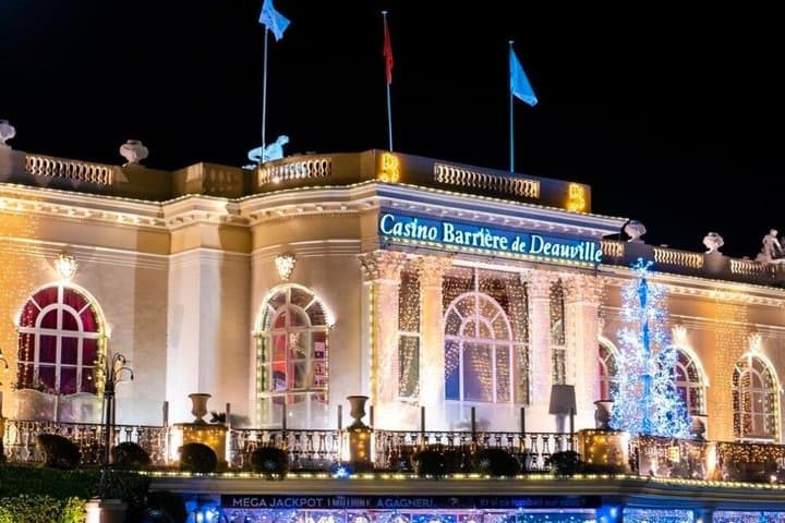Private chauffeur service from Paris to Normandy 5 am or 10 am