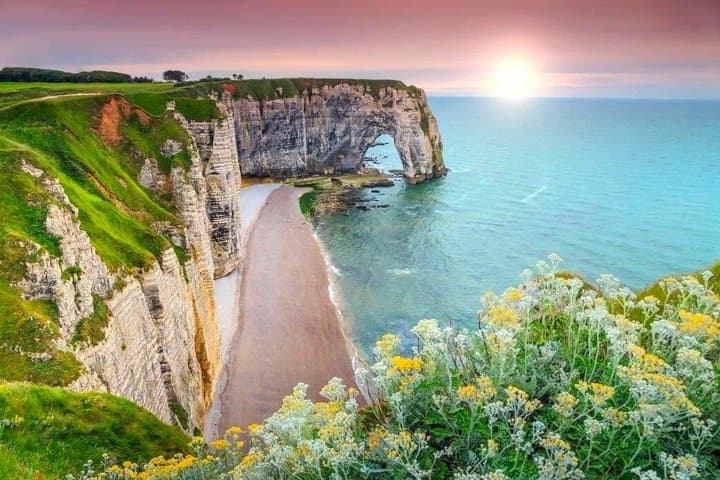 Private chauffeur service from Paris to Normandy 5 am or 10 am