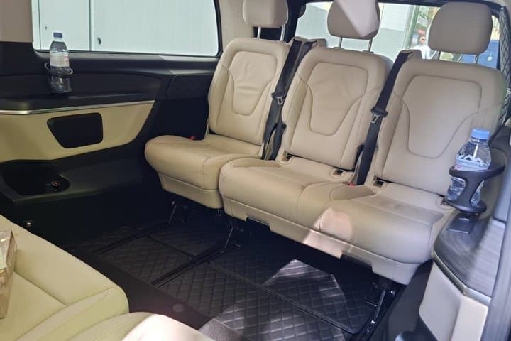 Paris City Center to Disneyland® Paris Premium Private Transfer