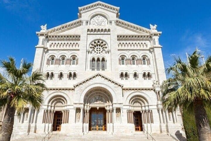 Monaco Heritage private tour and Outlet Shopping Experience