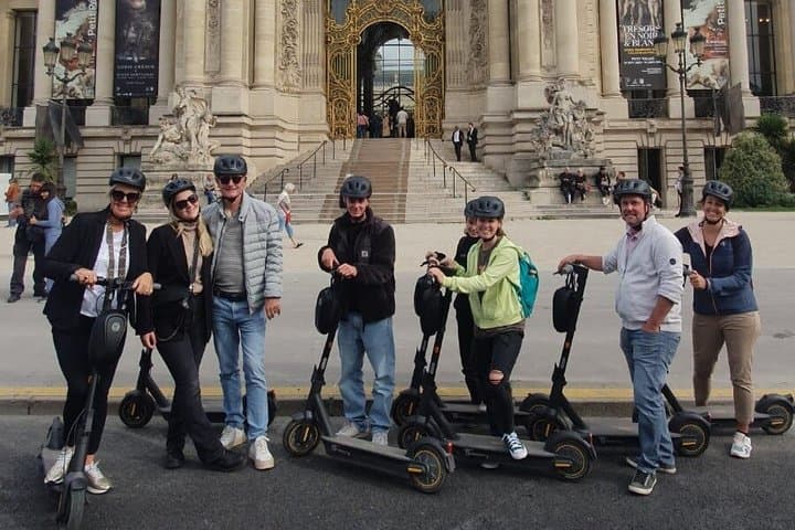 Paris City Tour by E-Scooter with Fun Guide (Small groups)