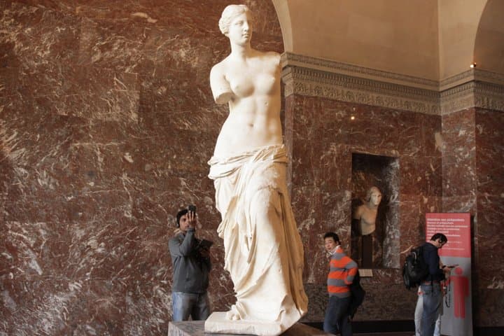 Louvre Museum Access with Guided Mona Lisa Tour
