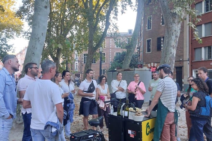 Toulouse gourmet tour in English: cheese wine heritage