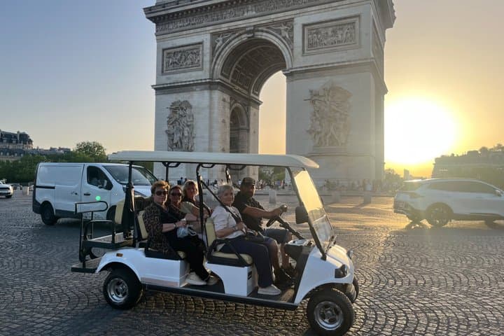 Private Chic Cart Experience in C'est La Vie Paris