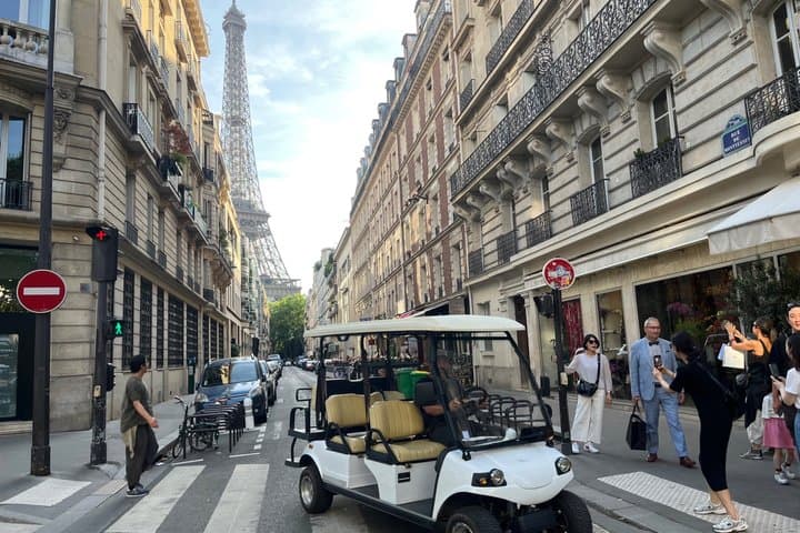 Private Chic Cart Experience in C'est La Vie Paris