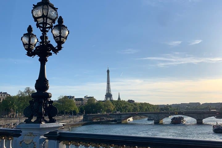 Lunch or Dinner Paris Cruise with private chauffeur transfers