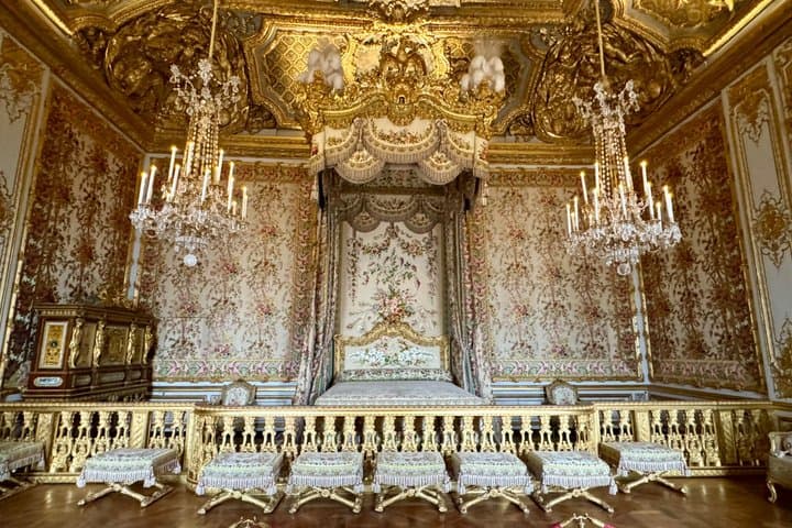 PRIVATE Versailles Palace & Gardens Tour with transfer included