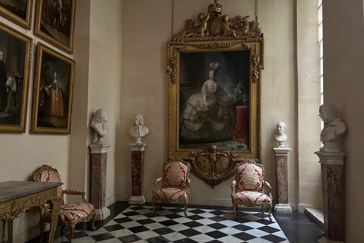 PRIVATE Versailles Palace & Gardens Tour with transfer included