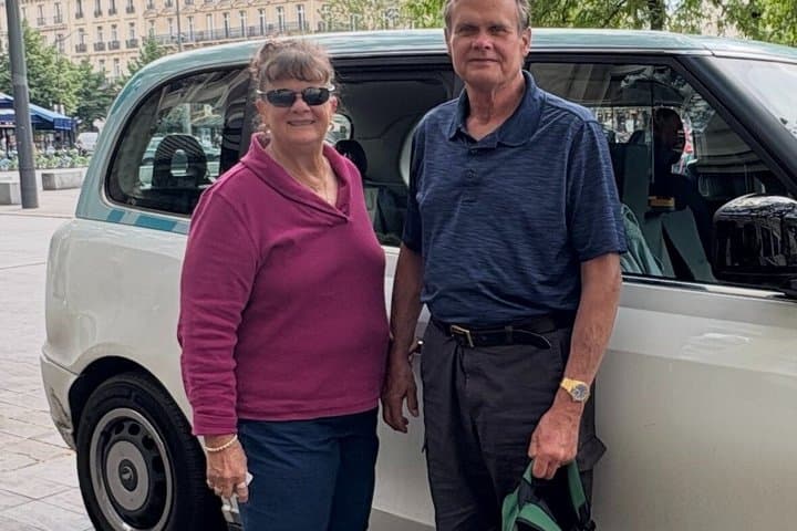 Paris Private Tour in a Classic Electric London Cab