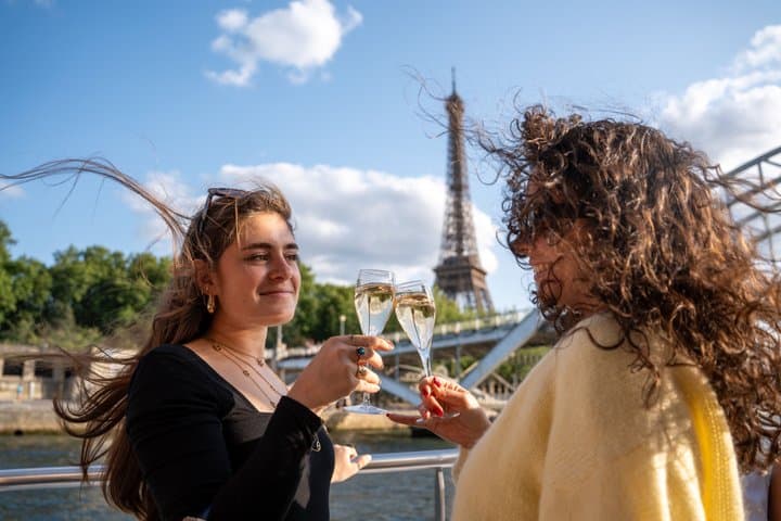 Paris Seine River Champagne Tasting Cruise by Ô Chateau