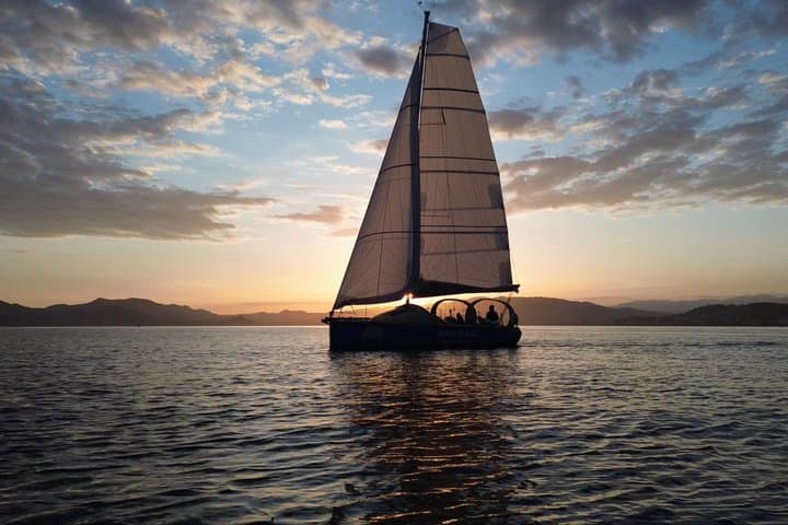 Sunset Sailing Cruise with aperitif at the Island