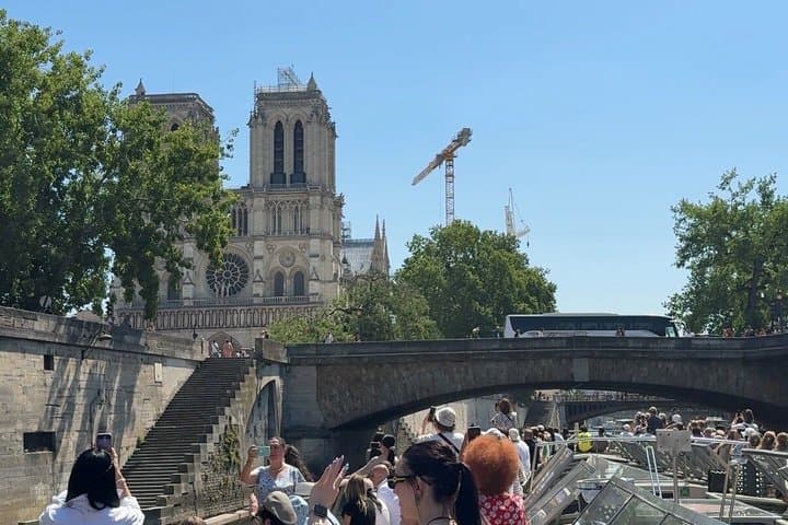 Paris Seine River Sightseeing Cruise with Live Guide