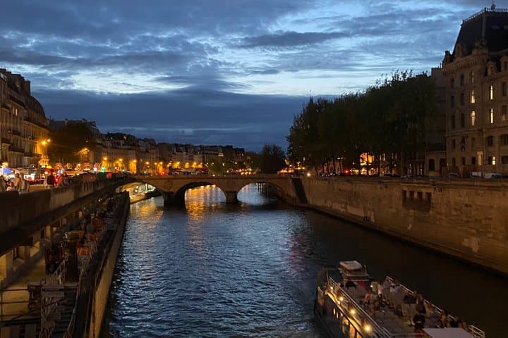 Paris Seine River Sightseeing Cruise with Live Guide