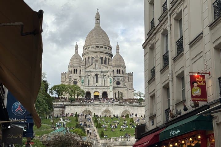 Paris Small Group Walking Tour with Local Guides