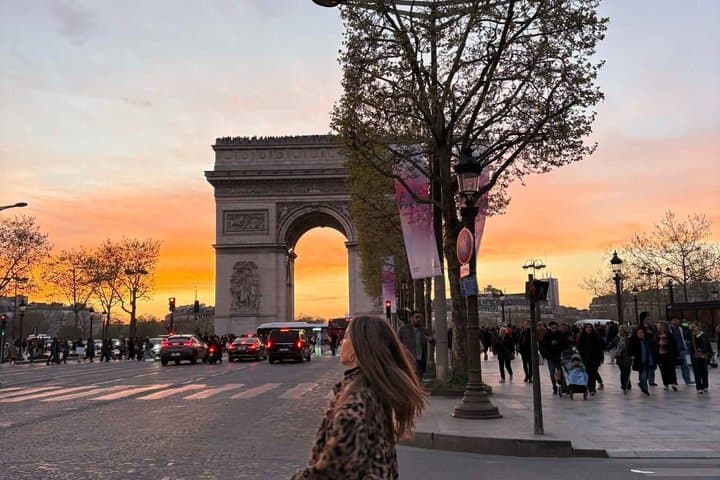 Paris Small Group Walking Tour with Local Guides
