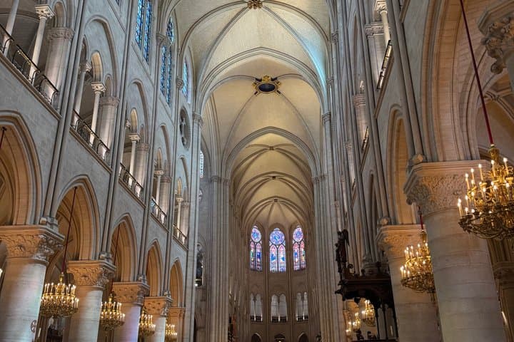 Paris Small Group Walking Tour with Local Guides