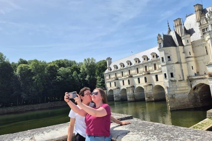 Loire Valley Castles Tour with Chambord and Chenonceau from Paris