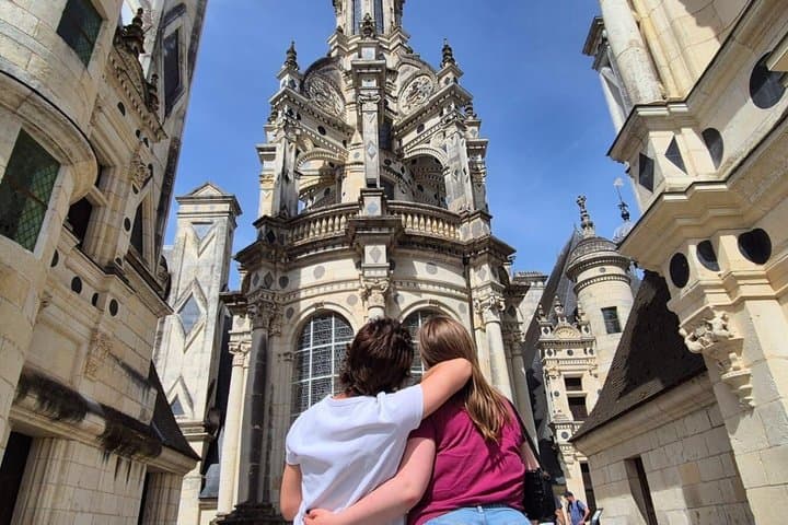 Loire Valley Castles Tour with Chambord and Chenonceau from Paris