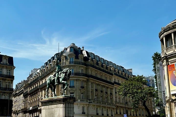 From Busy Paris To Quiet Paris : An Afternoon Stroll With A Local