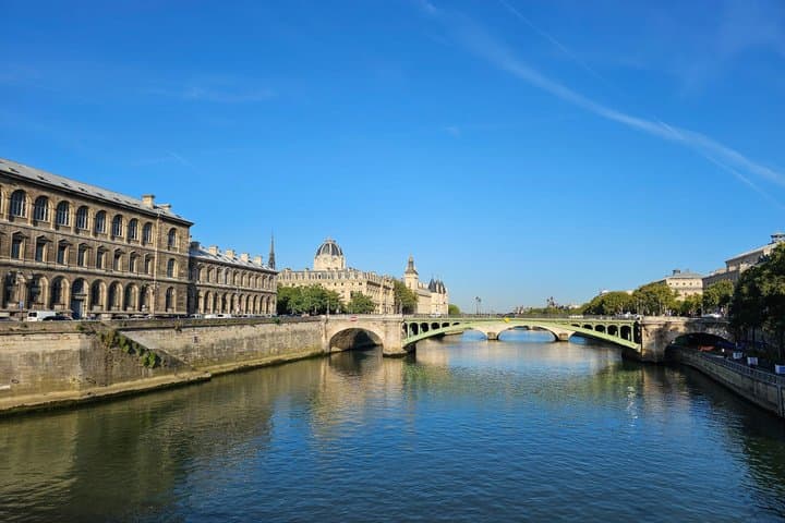 Seine River Cruise Tour and Optional Macaron Tasting