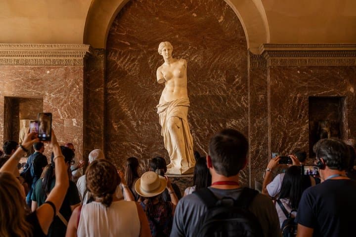 Louvre Museum VIP Group Tour and Optional Airport Transfer