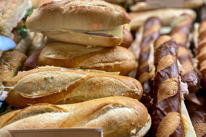 Heart of Paris: Sights and Bites Tour