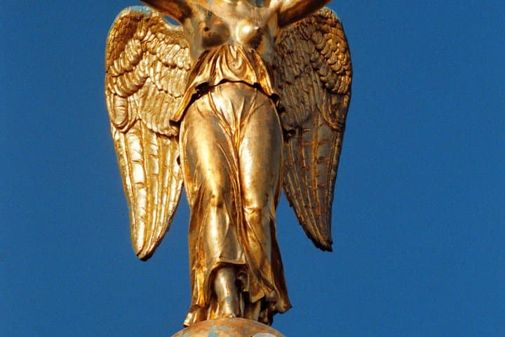 Paris Le Marais Self Guided Walking Tour & Scavenger Hunt