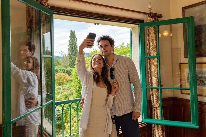 Paris to Giverny Half Day Trip Monet's House & Gardens by Minivan