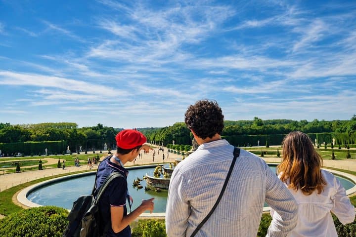 Versailles Palace & Garden Tour by Minivan from Paris with Ticket