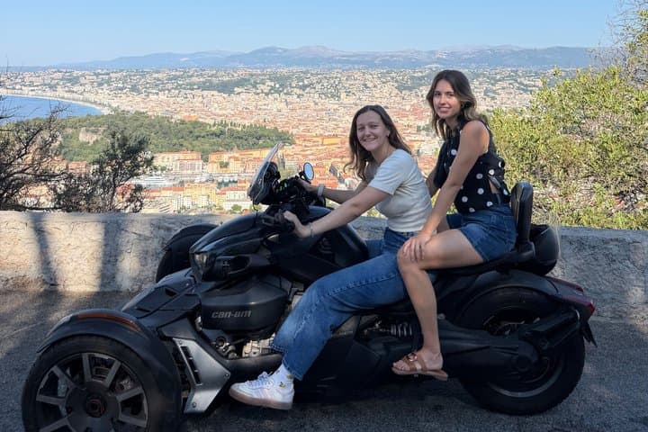Nice guided city tour in Canam
