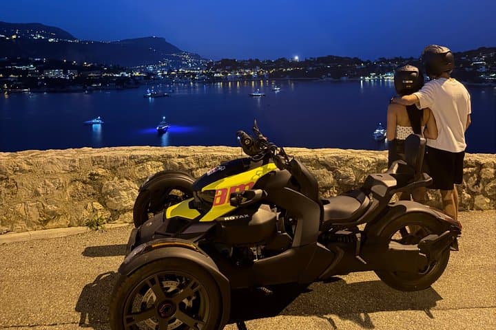 Nice guided city tour in Canam