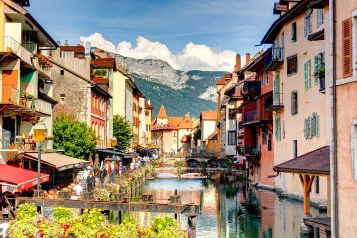 TOP Annecy : Private Guided Tour with your mobile