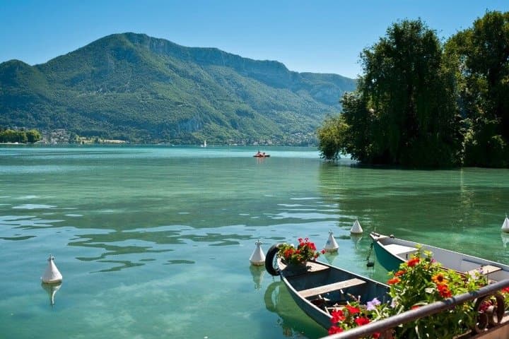 TOP Annecy : Private Guided Tour with your mobile