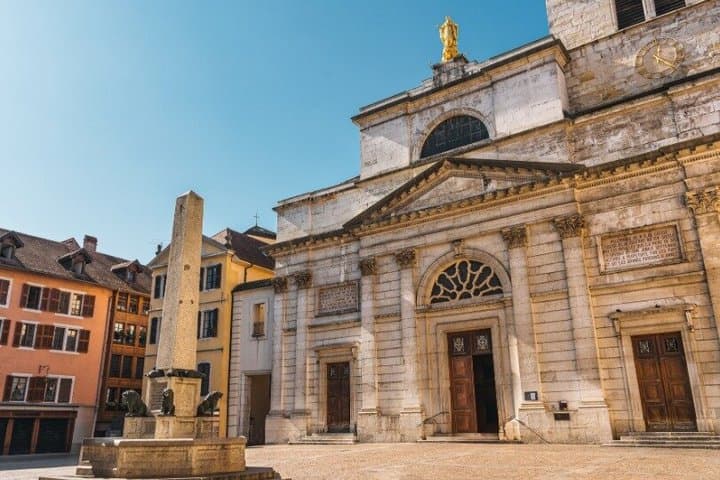 TOP Annecy : Private Guided Tour with your mobile