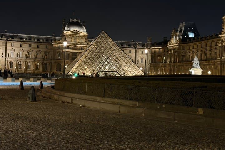 Paris Tuk Tuk/Golf Cart Night Tour Eiffel Lights Private Tour