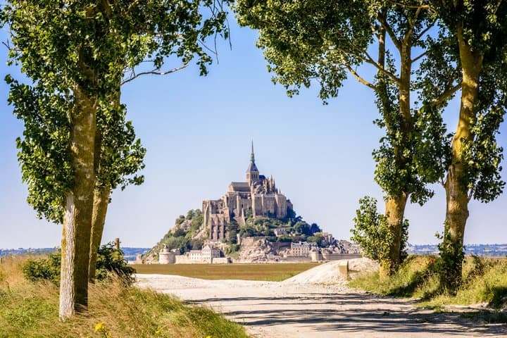 Mont Saint-Michel Local Guide and Lunch Included From Cherbourg