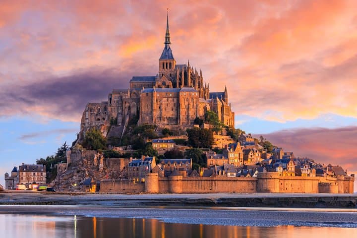 Mont Saint-Michel Local Guide and Lunch Included From Cherbourg