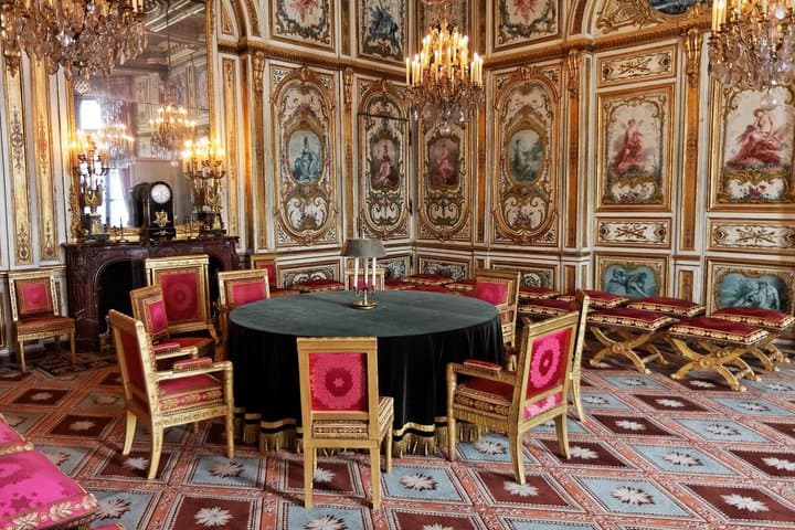 From Paris Château de Fontainebleau Vaux-le-Vicomte Guided Tour